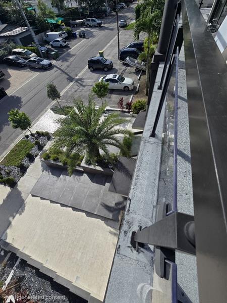 Image 3 of 7 For 323 Hendricks Isle