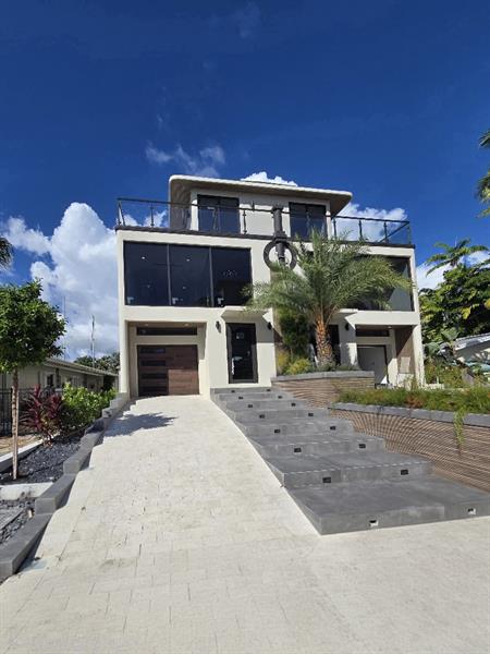 Image 4 of 7 For 323 Hendricks Isle