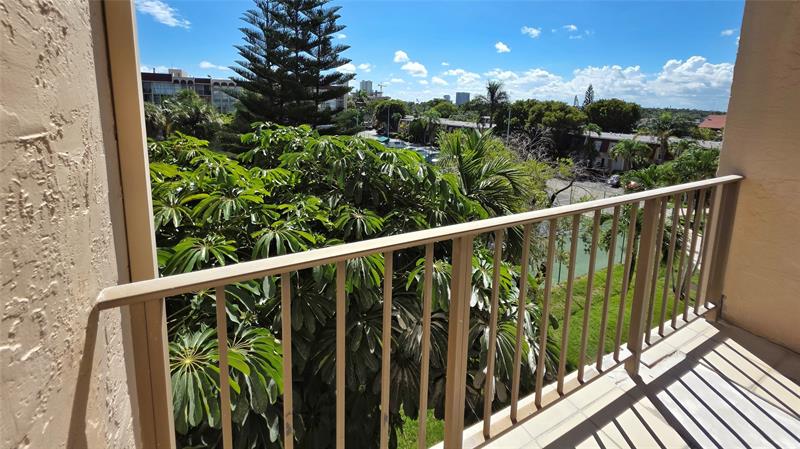 Image 10 of 21 For 2001 Atlantic Shores Blvd  411