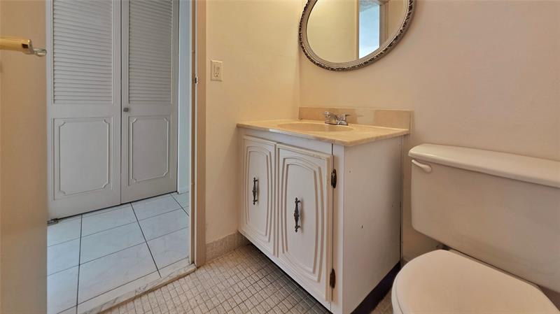 Image 11 of 21 For 2001 Atlantic Shores Blvd  411