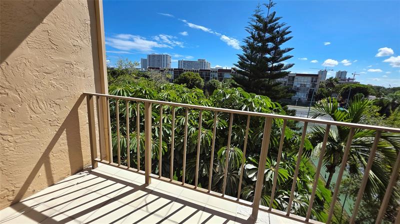 Image 12 of 21 For 2001 Atlantic Shores Blvd  411