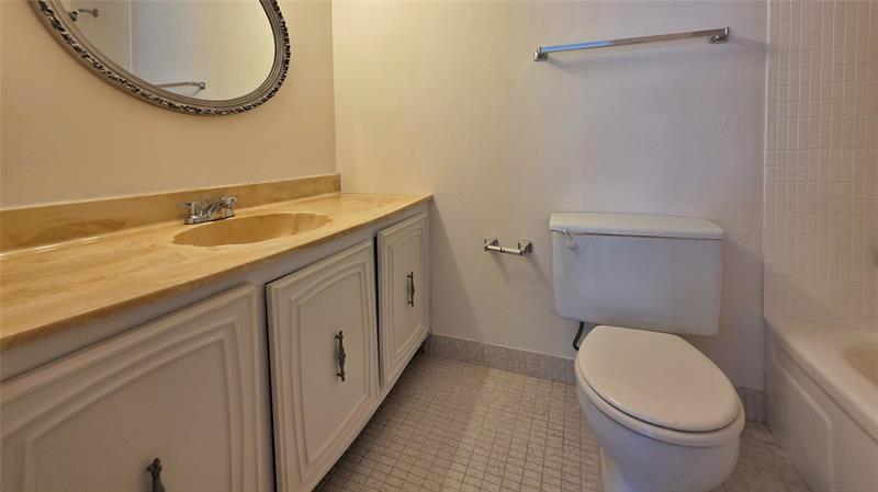 Image 8 of 21 For 2001 Atlantic Shores Blvd  411