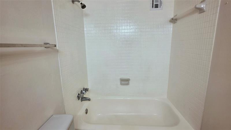 Image 9 of 21 For 2001 Atlantic Shores Blvd  411