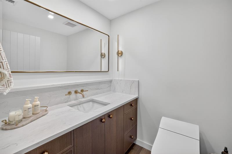 Image 32 of 98 For 701 Fort Lauderdale Beach Blvd  1606