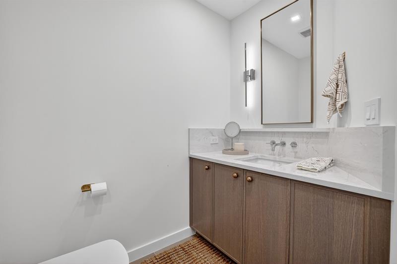 Image 64 of 98 For 701 Fort Lauderdale Beach Blvd  1606