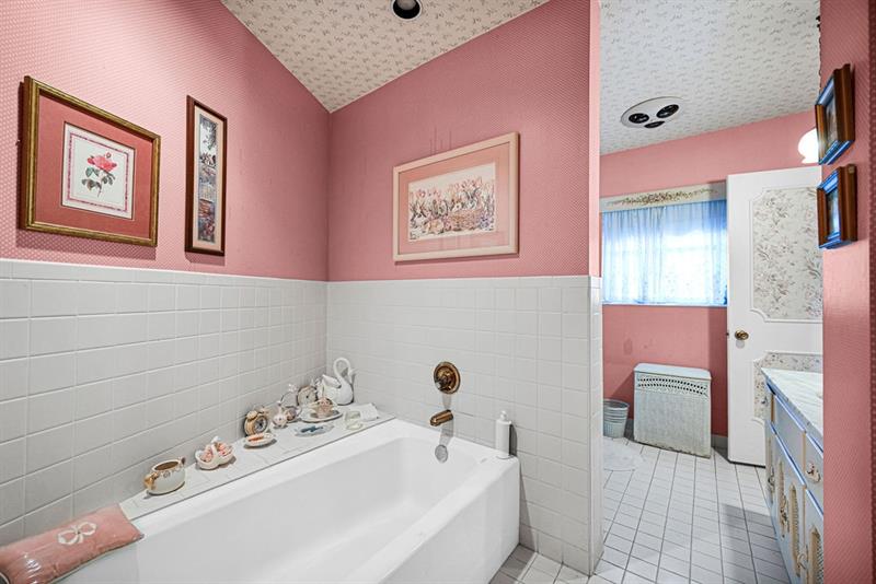 Image 38 of 65 For 1260 14th Ave