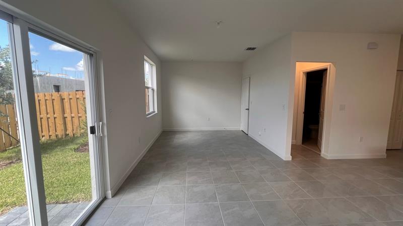 Image 17 of 69 For 11960 47 Mnr  11960