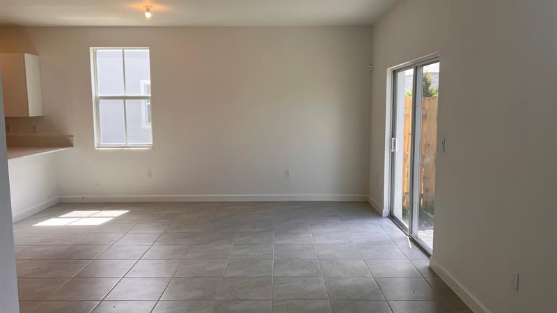 Image 23 of 69 For 11960 47 Mnr  11960