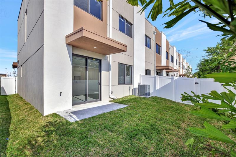 Image 17 of 32 For 4208 7th Ter  8