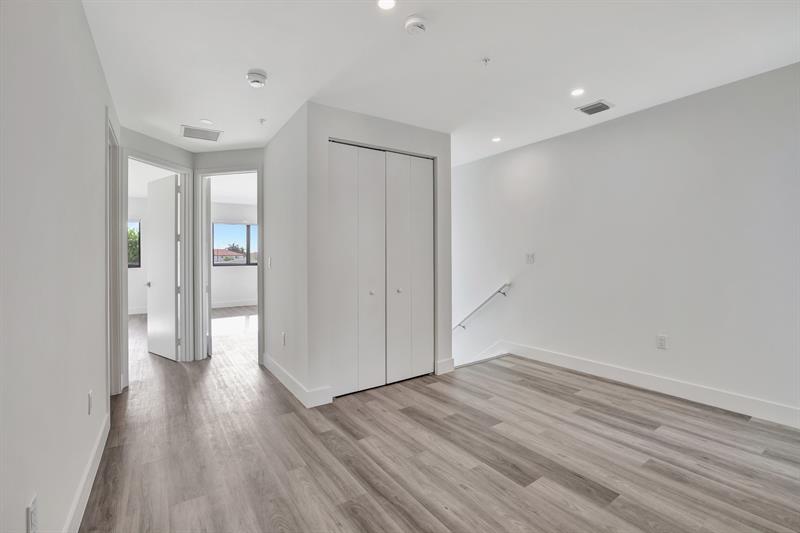 Image 20 of 32 For 4208 7th Ter  8