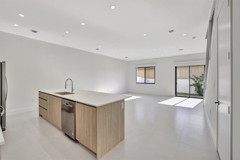 Image 8 of 32 For 4208 7th Ter  8