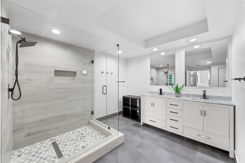 Image 27 of 52 For 2831 Ocean Blvd  504n