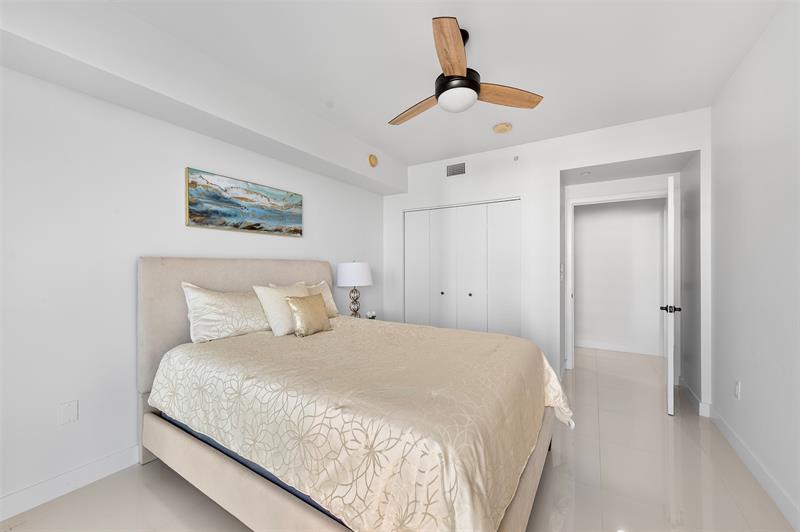 Image 30 of 52 For 2831 Ocean Blvd  504n