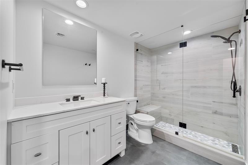 Image 31 of 52 For 2831 Ocean Blvd  504n