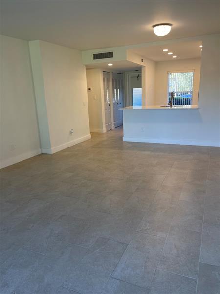 Image 15 of 27 For 5890 64th Ave  103