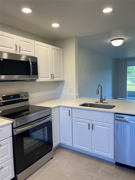 Image 6 of 27 For 5890 64th Ave  103