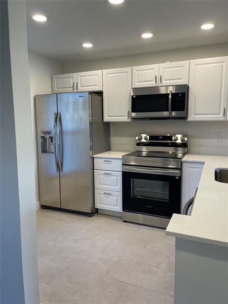 Image 7 of 27 For 5890 64th Ave  103