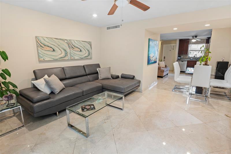 Image 11 of 30 For 811 Oakland Park Blvd  F4