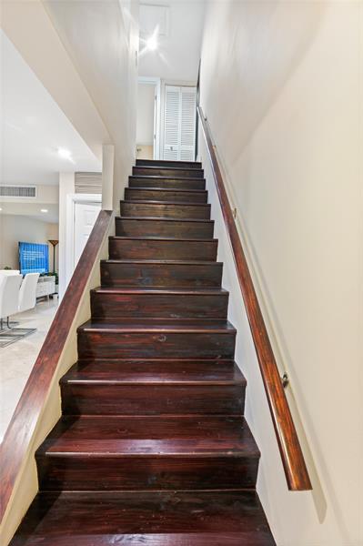 Image 14 of 30 For 811 Oakland Park Blvd  F4