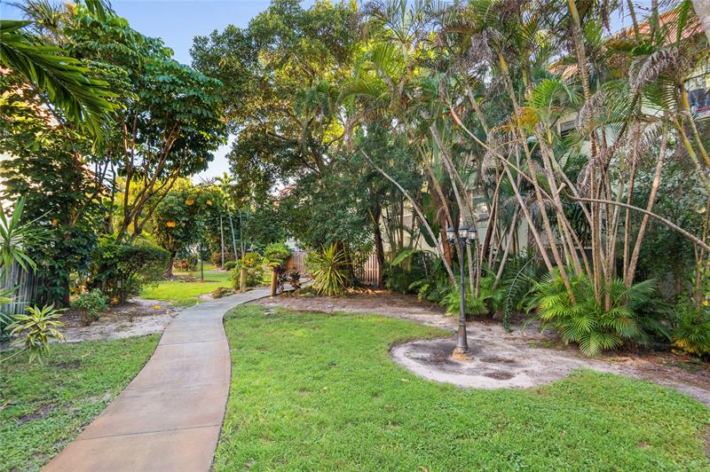 Image 28 of 30 For 811 Oakland Park Blvd  F4