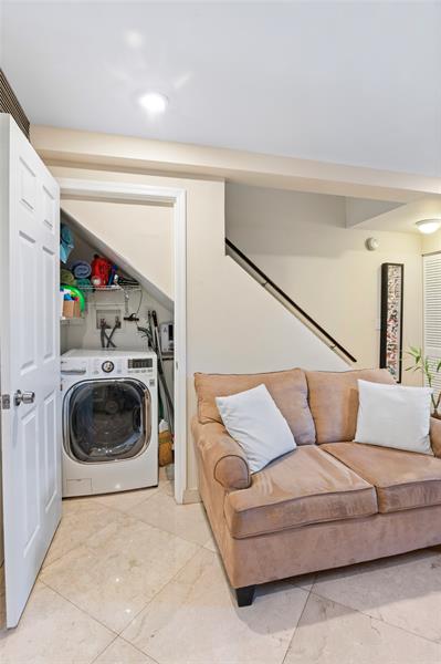 Image 8 of 30 For 811 Oakland Park Blvd  F4