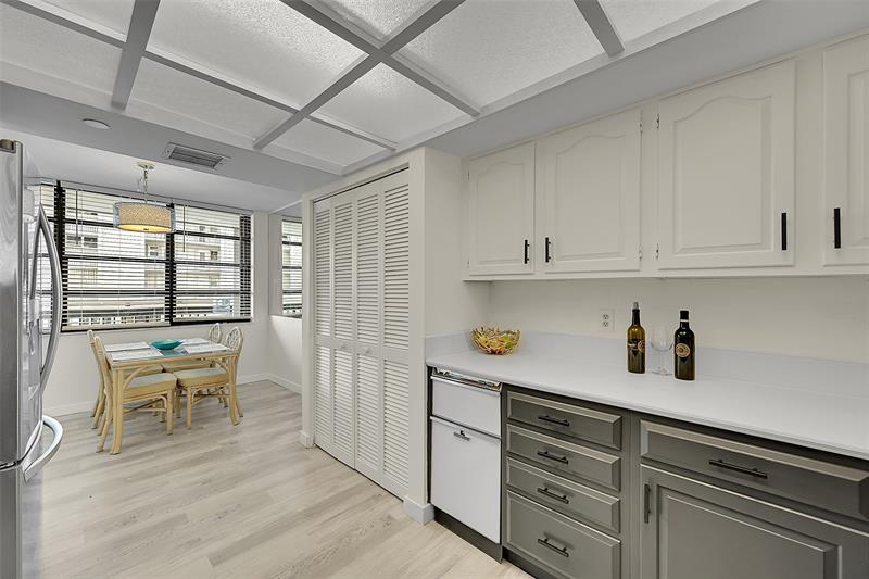 Image 10 of 61 For 812 Ocean Blvd  202