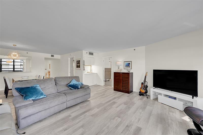 Image 18 of 61 For 812 Ocean Blvd  202