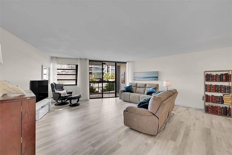 Image 19 of 61 For 812 Ocean Blvd  202