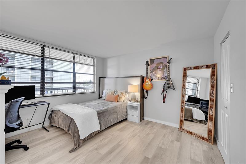 Image 28 of 61 For 812 Ocean Blvd  202