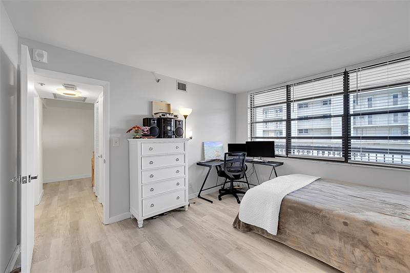 Image 29 of 61 For 812 Ocean Blvd  202