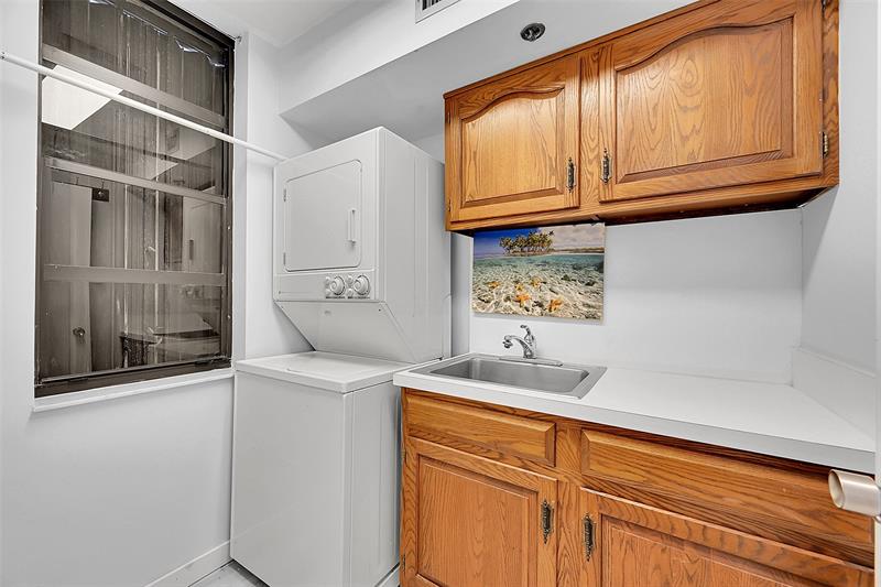 Image 32 of 61 For 812 Ocean Blvd  202