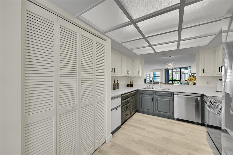 Image 6 of 61 For 812 Ocean Blvd  202