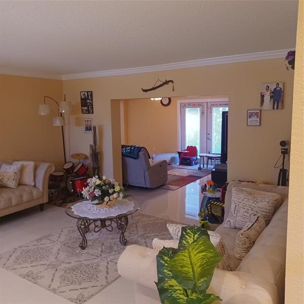 Image 12 of 27 For 206 Gale Pl  