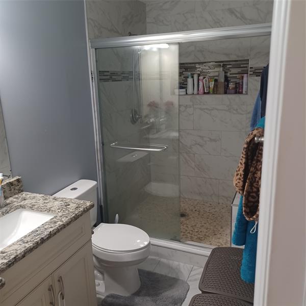 Image 18 of 27 For 206 Gale Pl  