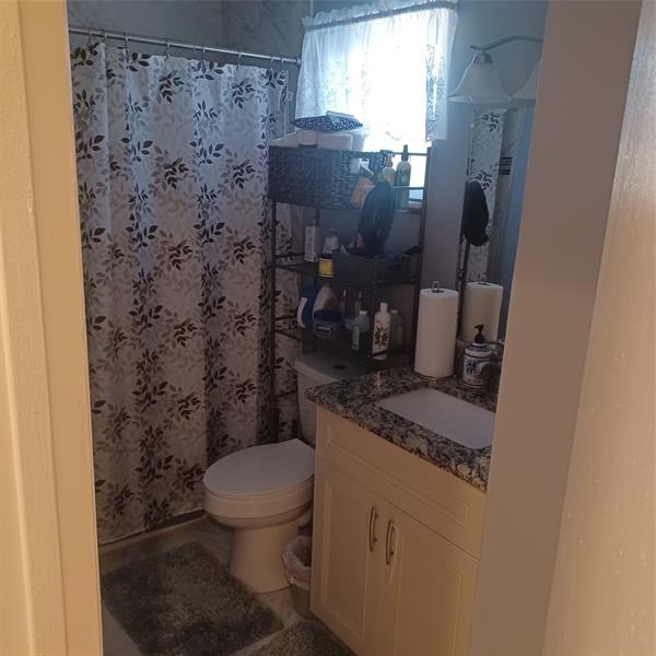 Image 21 of 27 For 206 Gale Pl  