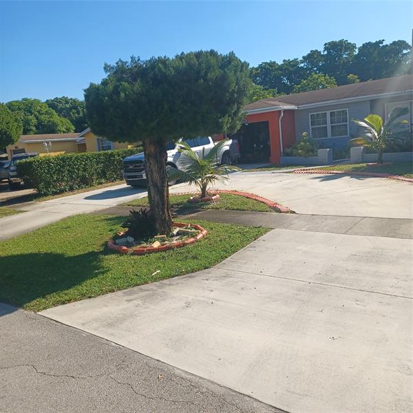 Image 4 of 27 For 206 Gale Pl  