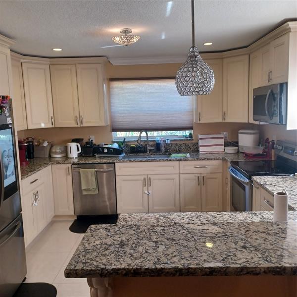 Image 5 of 27 For 206 Gale Pl  