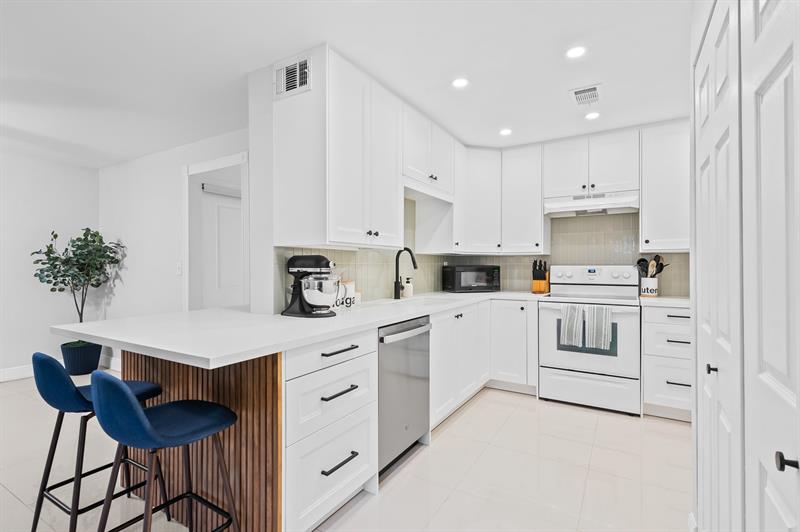 Image 6 of 27 For 8059 17th Pl  5-4