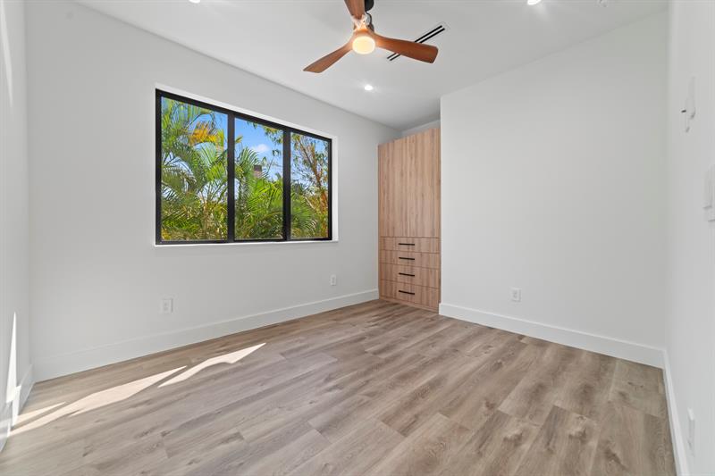 Image 19 of 21 For 1314 13th  A