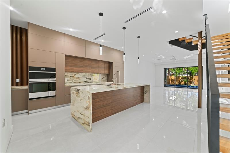 Image 3 of 21 For 1314 13th  A