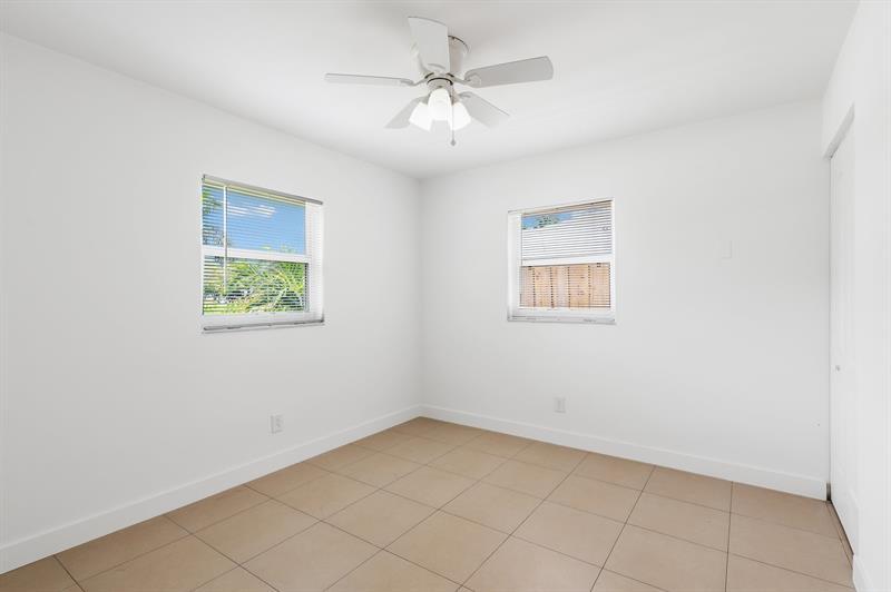 Image 10 of 17 For 360 59th Ct  