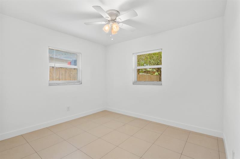 Image 12 of 17 For 360 59th Ct  