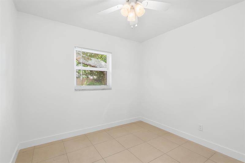 Image 13 of 17 For 360 59th Ct  