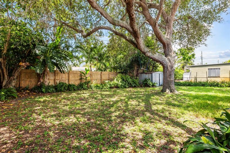 Image 4 of 17 For 360 59th Ct  