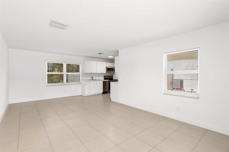 Image 5 of 17 For 360 59th Ct  