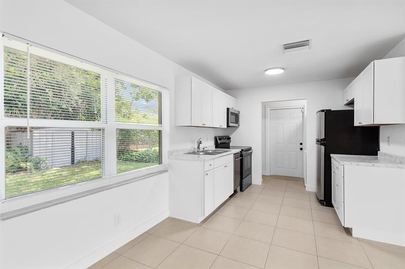 Image 6 of 17 For 360 59th Ct  