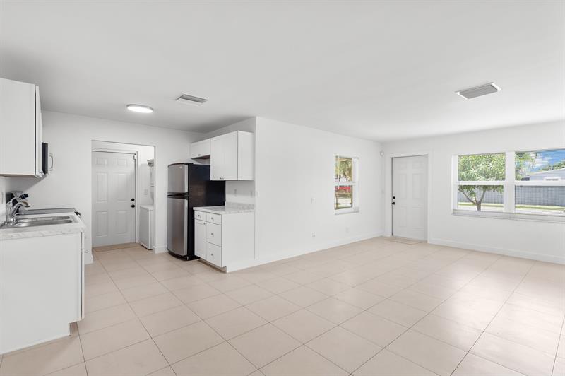 Image 7 of 17 For 360 59th Ct  