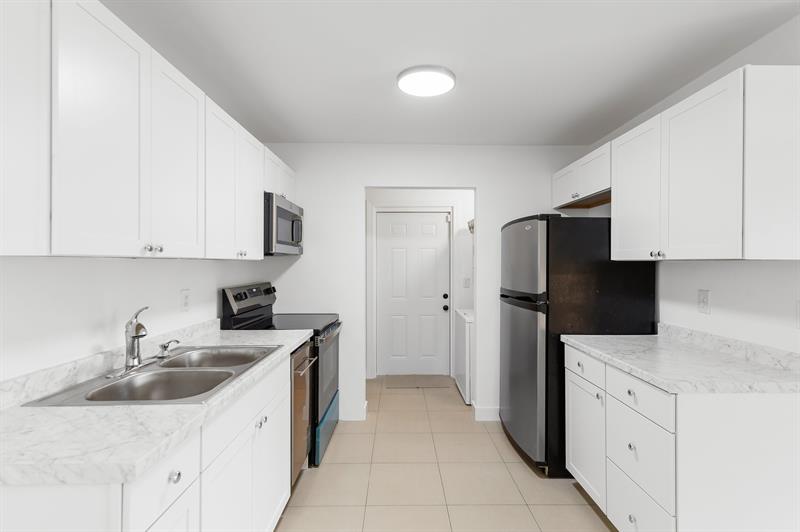 Image 8 of 17 For 360 59th Ct  