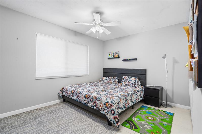 Image 16 of 30 For 1640 Palmland Dr  1640