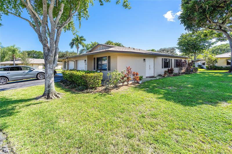 Image 3 of 30 For 1640 Palmland Dr  1640